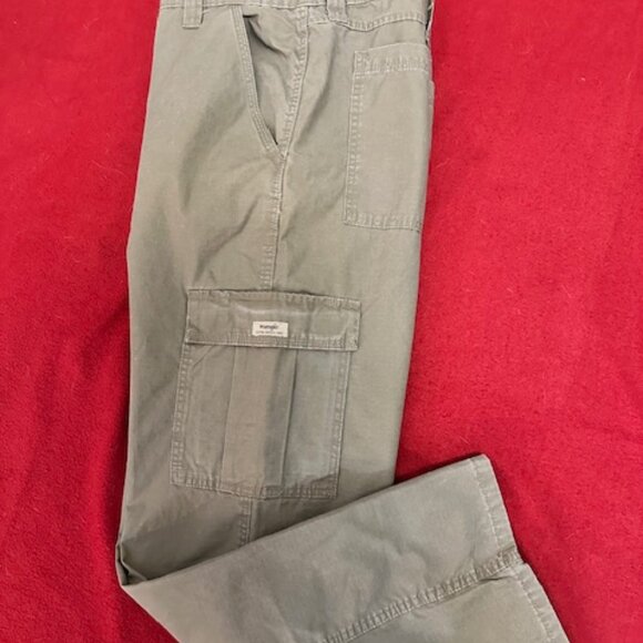 Wrangler Men's Cargo Khaki Pants - Sz 42 x 30 - Picture 3 of 13
